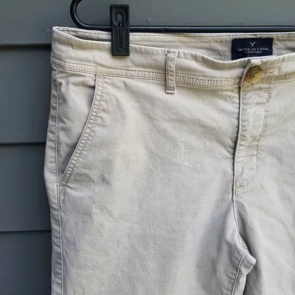 American Eagle Khaki Bermuda Shorts size 14 - Picture 4 of 9